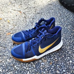Nike Kyrie 3s